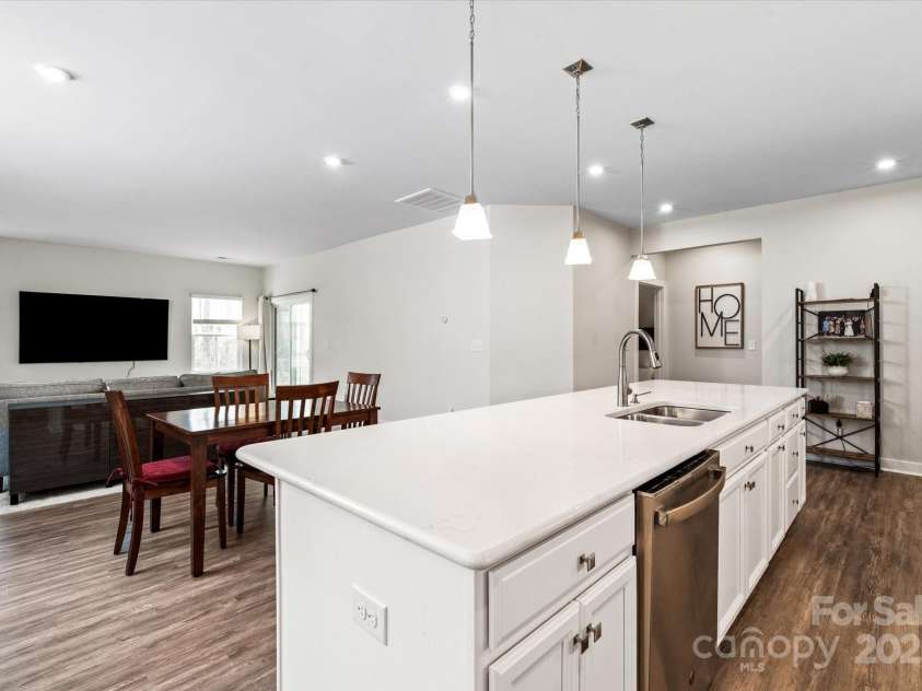 10241 Black Locust Lane, Charlotte, NC 28215.  MLS# CAR4239805, YatesRealty ID 19741. 