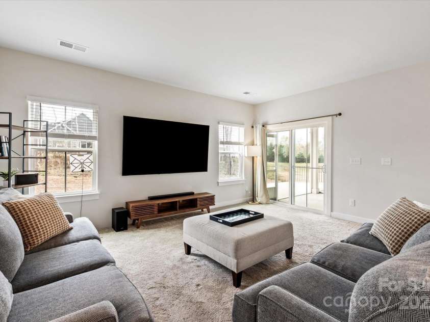 10241 Black Locust Lane, Charlotte, NC 28215.  MLS# CAR4239805, YatesRealty ID 19741. 