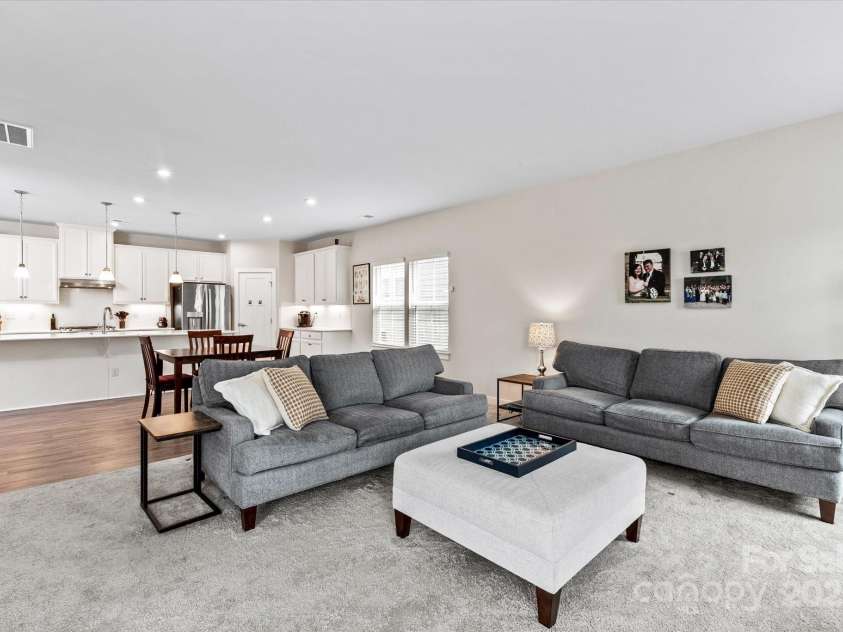 10241 Black Locust Lane, Charlotte, NC 28215.  MLS# CAR4239805, YatesRealty ID 19741. 