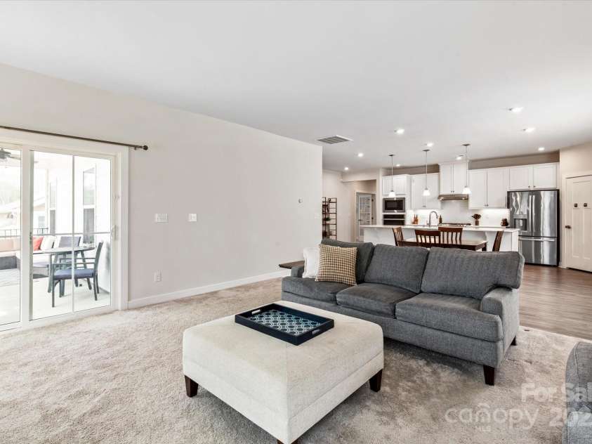 10241 Black Locust Lane, Charlotte, NC 28215.  MLS# CAR4239805, YatesRealty ID 19741. 
