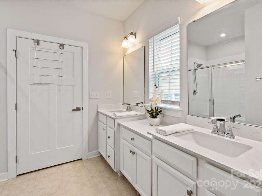 10241 Black Locust Lane, Charlotte, NC 28215.  MLS# CAR4239805, YatesRealty ID 19741. 