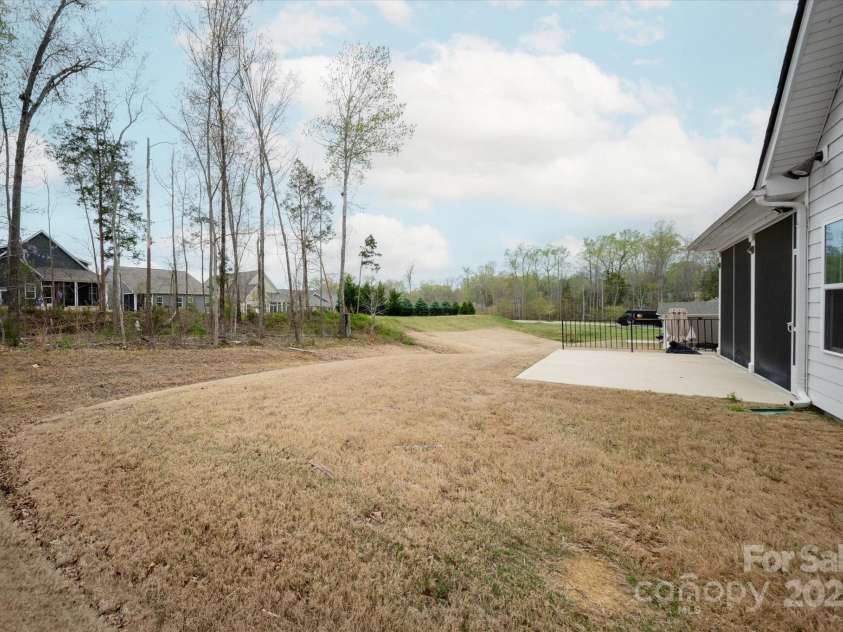 10241 Black Locust Lane, Charlotte, NC 28215.  MLS# CAR4239805, YatesRealty ID 19741. 