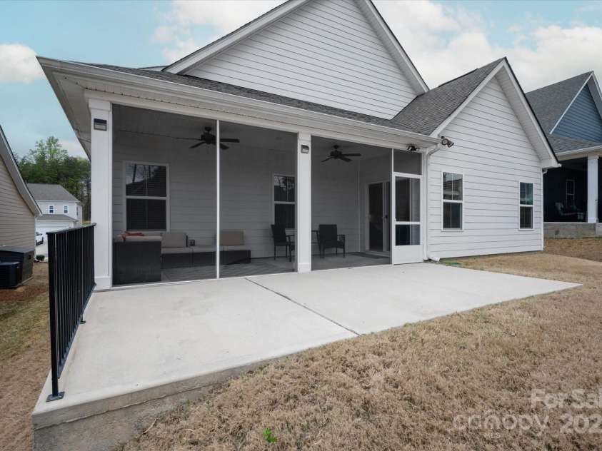 10241 Black Locust Lane, Charlotte, NC 28215.  MLS# CAR4239805, YatesRealty ID 19741. 