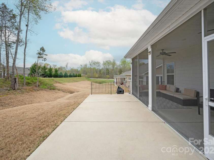 10241 Black Locust Lane, Charlotte, NC 28215.  MLS# CAR4239805, YatesRealty ID 19741. 