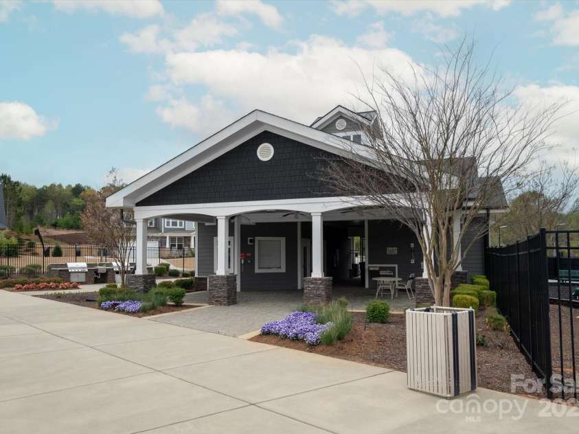 10241 Black Locust Lane, Charlotte, NC 28215.  MLS# CAR4239805, YatesRealty ID 19741. Community Amenities