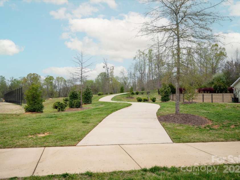 10241 Black Locust Lane, Charlotte, NC 28215.  MLS# CAR4239805, YatesRealty ID 19741. Community Amenities