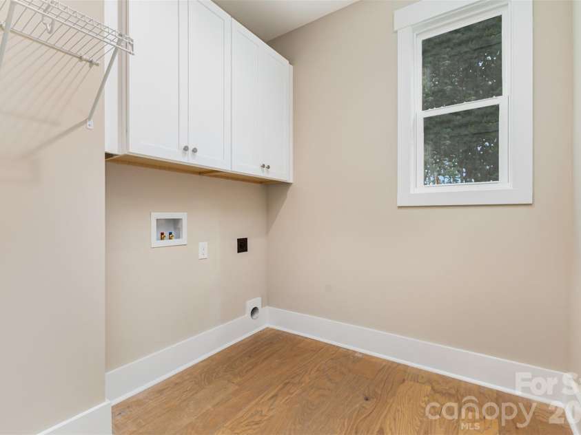 2076 Landry Lane, Rock Hill, SC 29732.  MLS# CAR4389669, YatesRealty ID 19741. Main Level Laundry Room