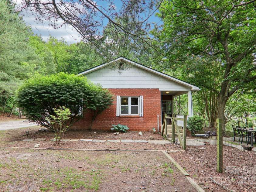 108 Patton Hill Road, Swannanoa, NC 28778.  MLS# CAR4254886, YatesRealty ID 19742. 