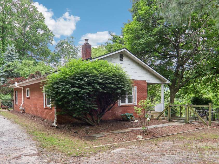 108 Patton Hill Road, Swannanoa, NC 28778.  MLS# CAR4254886, YatesRealty ID 19742. 