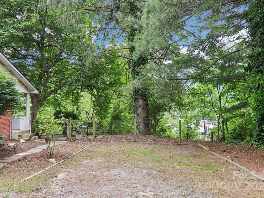 108 Patton Hill Road, Swannanoa, NC 28778.  MLS# CAR4254886, YatesRealty ID 19742. 