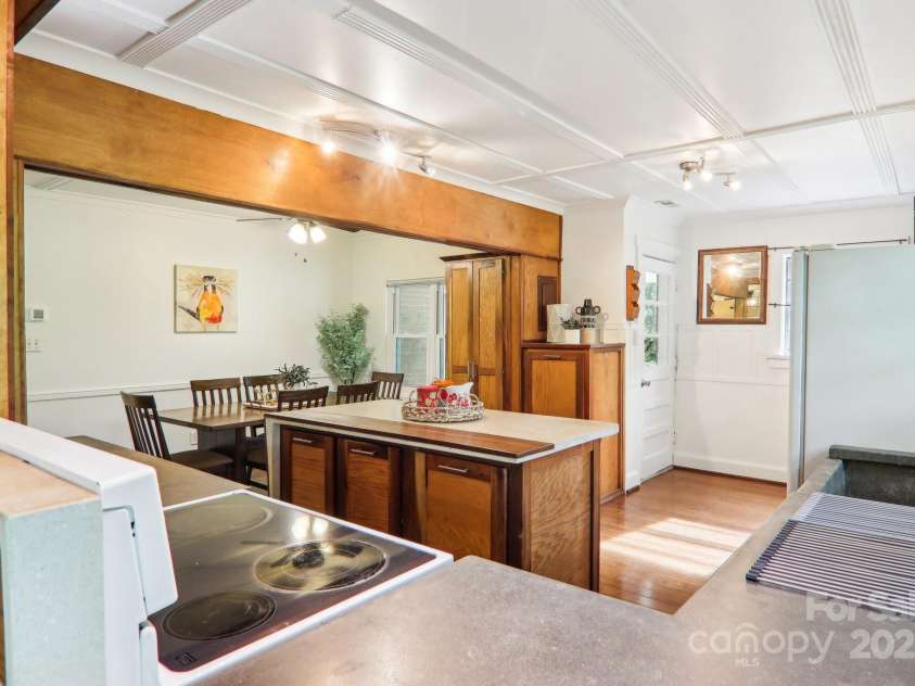 108 Patton Hill Road, Swannanoa, NC 28778.  MLS# CAR4254886, YatesRealty ID 19742. 