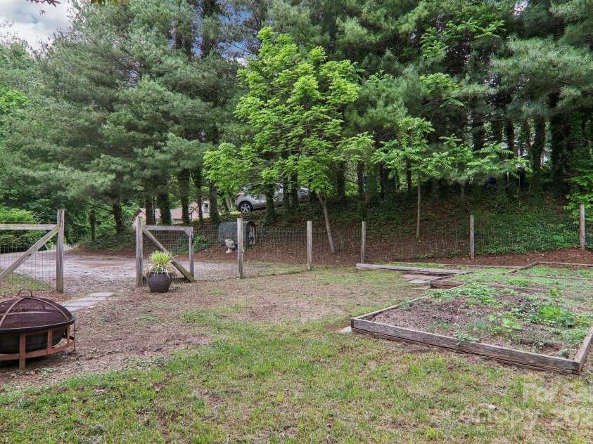 108 Patton Hill Road, Swannanoa, NC 28778.  MLS# CAR4254886, YatesRealty ID 19742. 