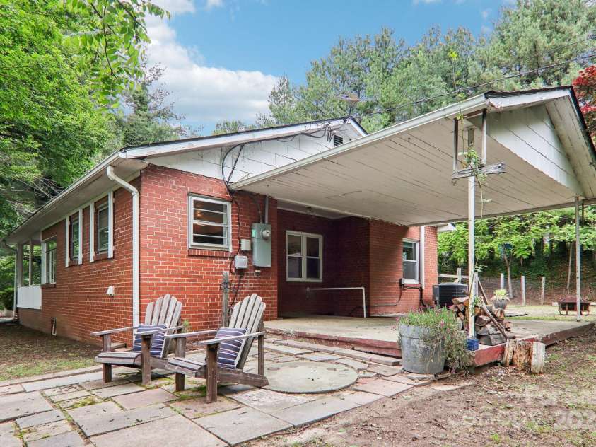 108 Patton Hill Road, Swannanoa, NC 28778.  MLS# CAR4254886, YatesRealty ID 19742. 