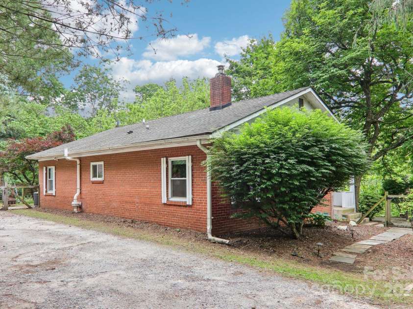 108 Patton Hill Road, Swannanoa, NC 28778.  MLS# CAR4254886, YatesRealty ID 19742. 