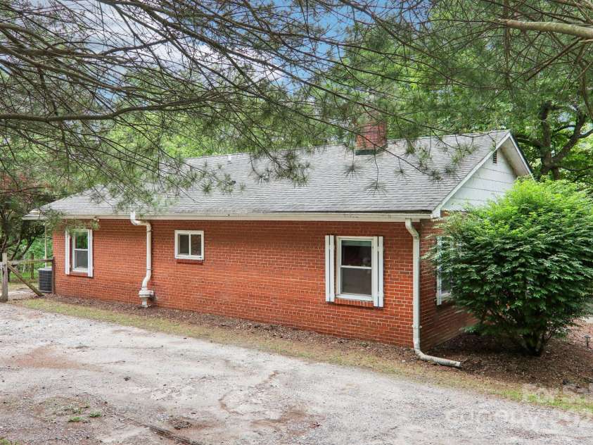 108 Patton Hill Road, Swannanoa, NC 28778.  MLS# CAR4254886, YatesRealty ID 19742. 