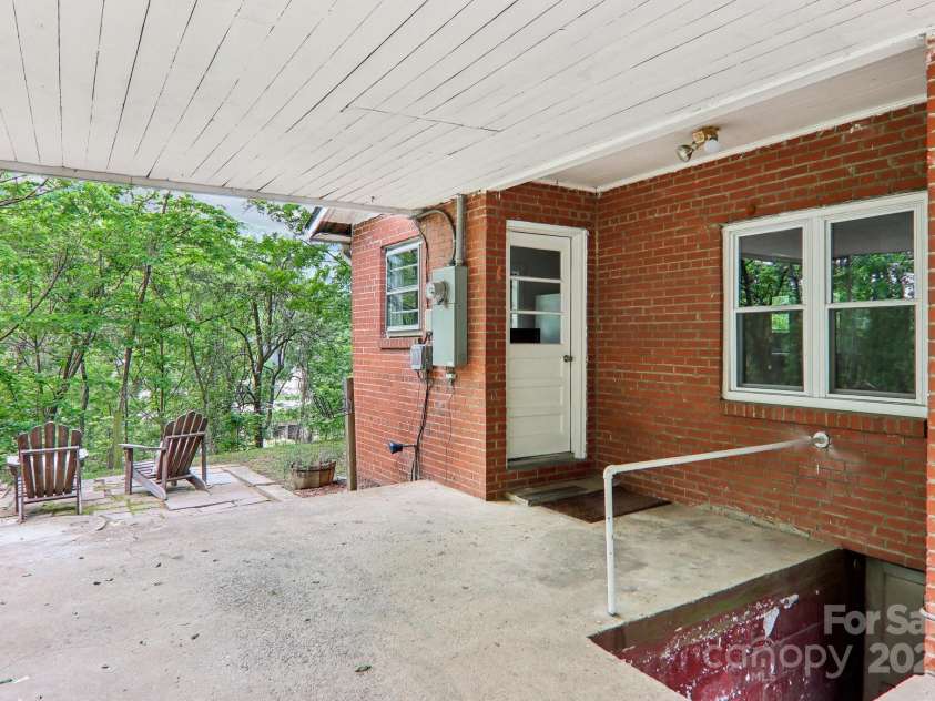 108 Patton Hill Road, Swannanoa, NC 28778.  MLS# CAR4254886, YatesRealty ID 19742. 