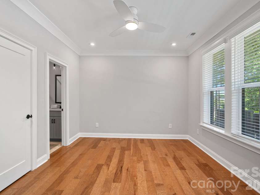 2543 Deacon Avenue, Charlotte, NC 28204.  MLS# CAR4375076, YatesRealty ID 19742. 1st floor bedroom off entry