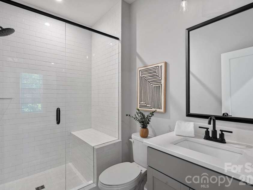 2543 Deacon Avenue, Charlotte, NC 28204.  MLS# CAR4375076, YatesRealty ID 19742. 1st floor full bath