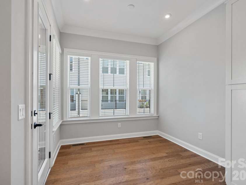 2543 Deacon Avenue, Charlotte, NC 28204.  MLS# CAR4375076, YatesRealty ID 19742. 2nd floor sitting area off kitchen