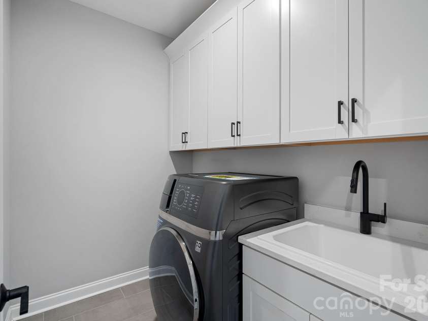 2543 Deacon Avenue, Charlotte, NC 28204.  MLS# CAR4375076, YatesRealty ID 19742. 3rd floor laundry room