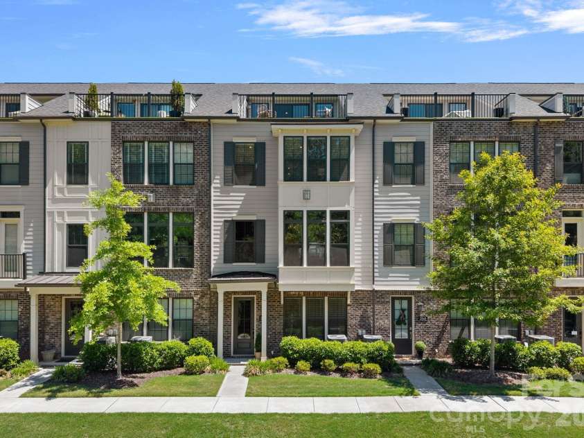 2543 Deacon Avenue, Charlotte, NC 28204.  MLS# CAR4375076, YatesRealty ID 19742. 