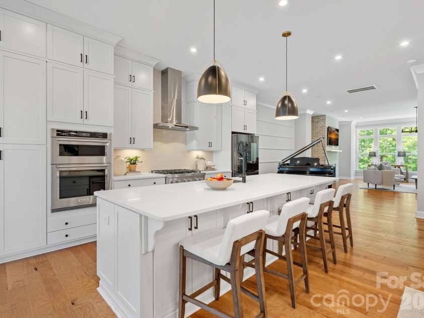 2543 Deacon Avenue, Charlotte, NC 28204.  MLS# CAR4375076, YatesRealty ID 19742. 