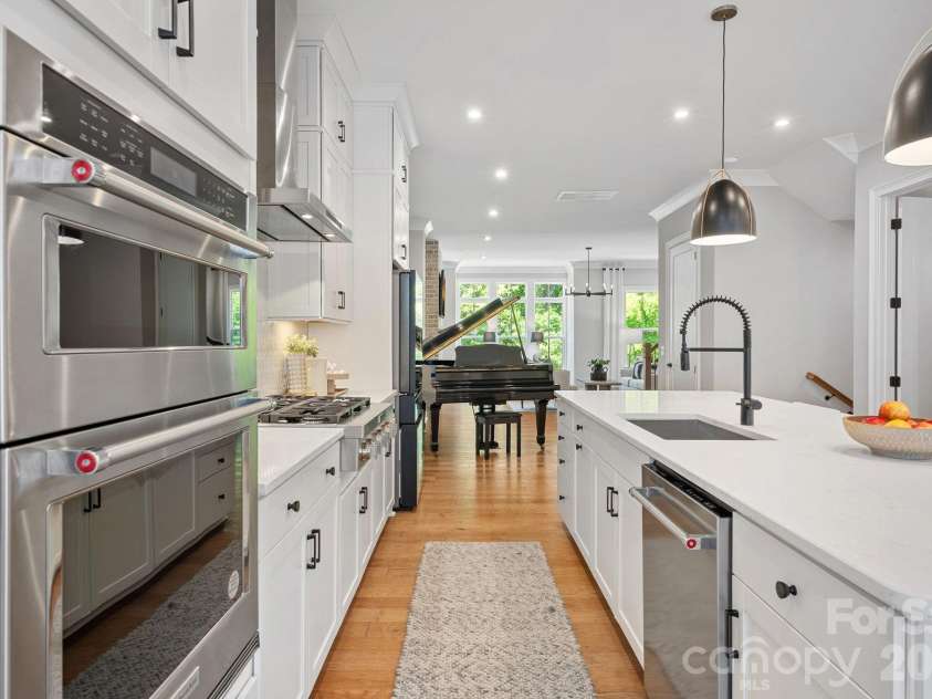 2543 Deacon Avenue, Charlotte, NC 28204.  MLS# CAR4375076, YatesRealty ID 19742. 