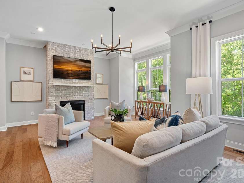 2543 Deacon Avenue, Charlotte, NC 28204.  MLS# CAR4375076, YatesRealty ID 19742. 