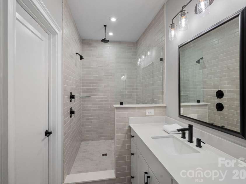2543 Deacon Avenue, Charlotte, NC 28204.  MLS# CAR4375076, YatesRealty ID 19742. 