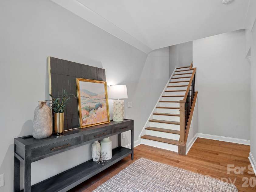 2543 Deacon Avenue, Charlotte, NC 28204.  MLS# CAR4375076, YatesRealty ID 19742. Foyer