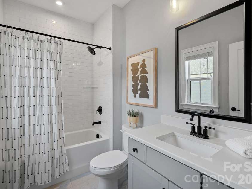 2543 Deacon Avenue, Charlotte, NC 28204.  MLS# CAR4375076, YatesRealty ID 19742. Full bath