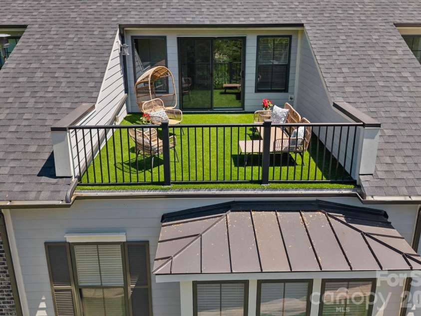 2543 Deacon Avenue, Charlotte, NC 28204.  MLS# CAR4375076, YatesRealty ID 19742. Rooftop terrace
