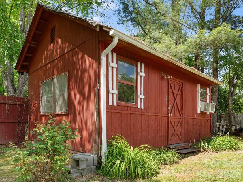 4 Forge Drive, Mills River, NC 28759.  MLS# CAR4373481, YatesRealty ID 19743. 