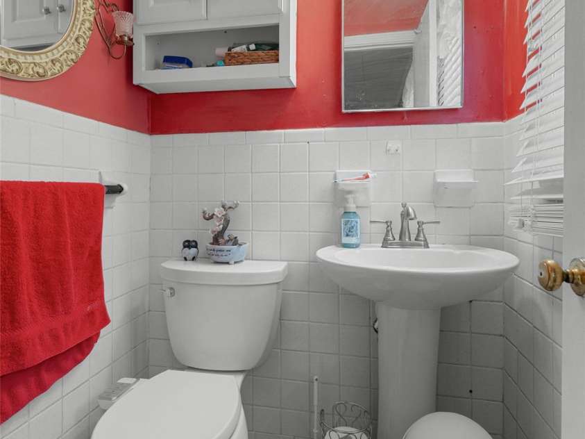 4 Forge Drive, Mills River, NC 28759.  MLS# CAR4373481, YatesRealty ID 19743. Primary half bath.