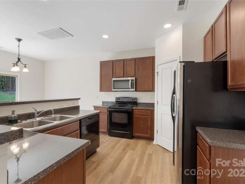 858 Rook Road, Charlotte, NC 28216.  MLS# CAR4269676, YatesRealty ID 19743. 