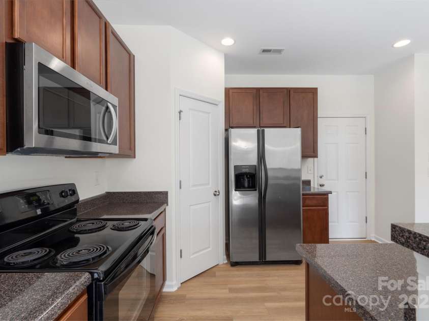 858 Rook Road, Charlotte, NC 28216.  MLS# CAR4269676, YatesRealty ID 19743. 