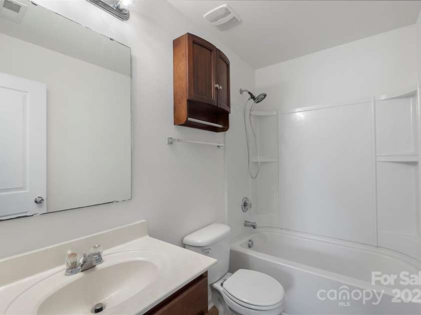 858 Rook Road, Charlotte, NC 28216.  MLS# CAR4269676, YatesRealty ID 19743. 