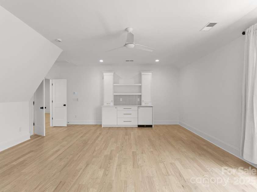 2921 Windsor Avenue, Charlotte, NC 28209.  MLS# CAR4268835, YatesRealty ID 19745. Bonus Room