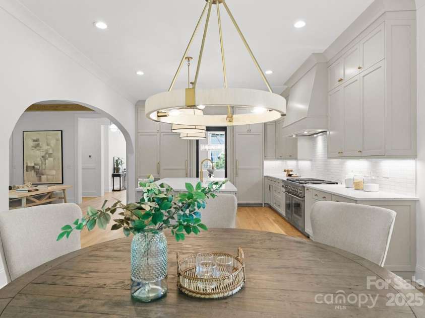 2921 Windsor Avenue, Charlotte, NC 28209.  MLS# CAR4268835, YatesRealty ID 19745. Breakfast area