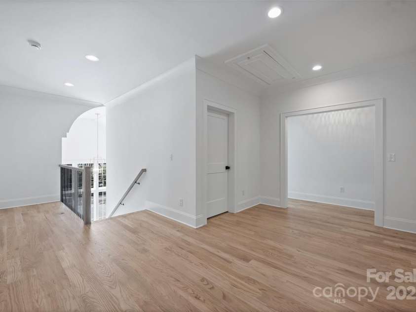 2921 Windsor Avenue, Charlotte, NC 28209.  MLS# CAR4268835, YatesRealty ID 19745. Loft