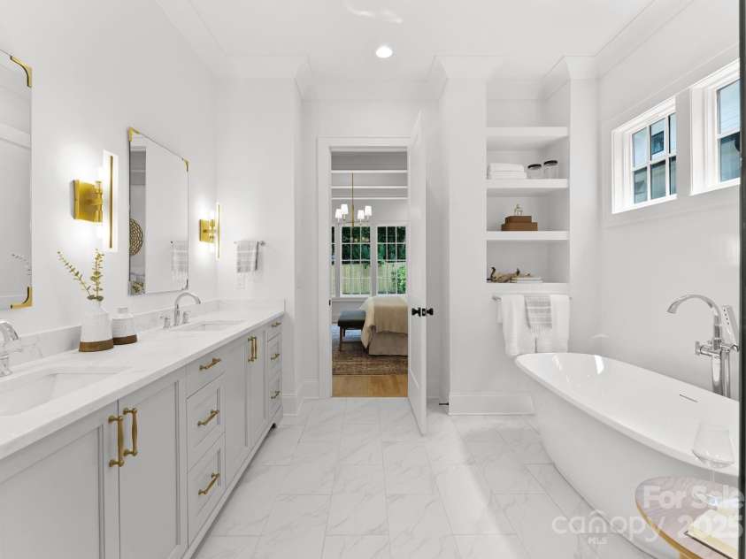 2921 Windsor Avenue, Charlotte, NC 28209.  MLS# CAR4268835, YatesRealty ID 19745. Primary Bath