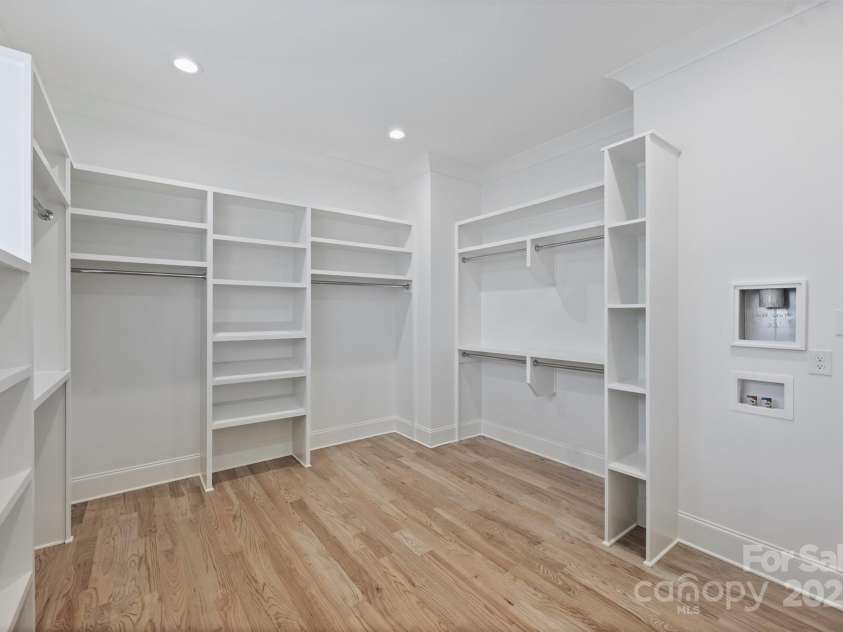 2921 Windsor Avenue, Charlotte, NC 28209.  MLS# CAR4268835, YatesRealty ID 19745. Primary Closet, W&D connection