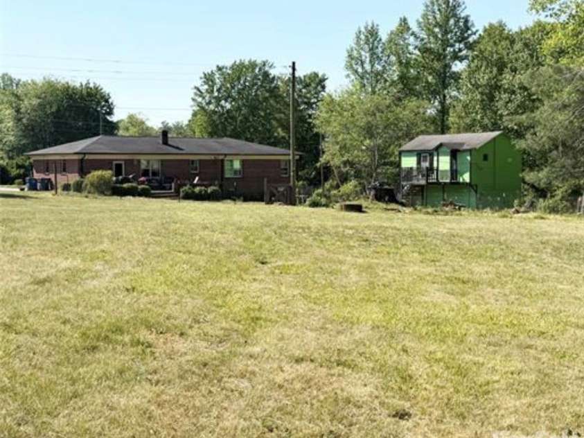 3162 Morganton Boulevard, Lenoir, NC 28645.  MLS# CAR4423973, YatesRealty ID 19745. 