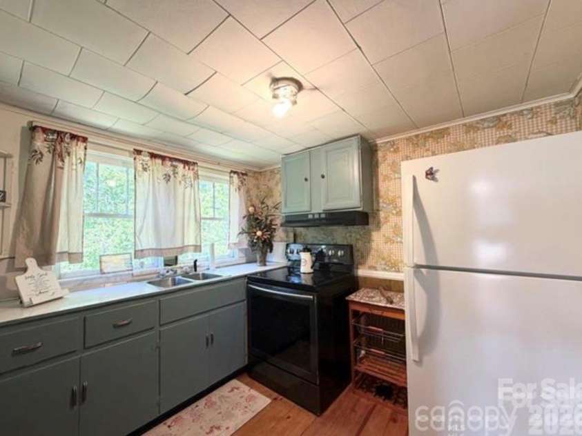 3162 Morganton Boulevard, Lenoir, NC 28645.  MLS# CAR4423973, YatesRealty ID 19745. 