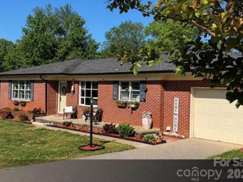 3162 Morganton Boulevard, Lenoir, NC 28645.  MLS# CAR4423973, YatesRealty ID 19745. Virtually Staged
