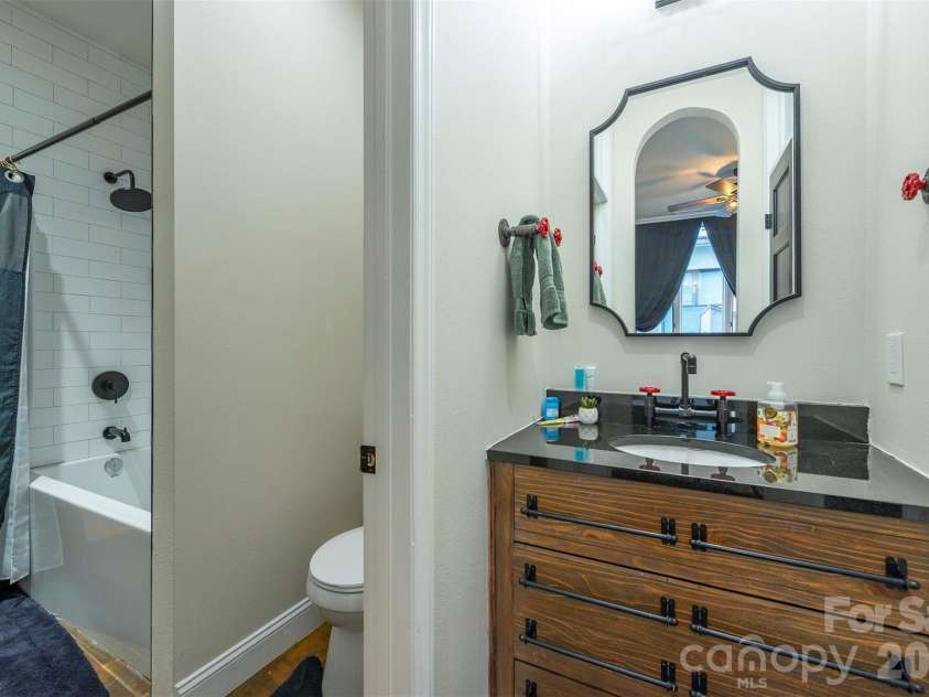 225 Main Street, Hendersonville, NC 28792.  MLS# CAR4364907, YatesRealty ID 19746. 