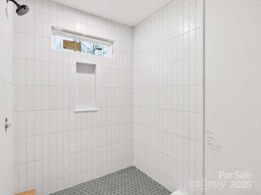 10 Bear Trail, Fairview, NC 28730.  MLS# CAR4232914, YatesRealty ID 19748. Primary bathroom.
