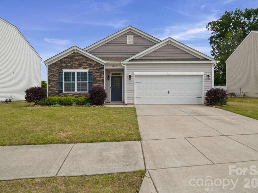 2228 Apple Glen Lane, Charlotte, NC 28269.  MLS# CAR4376737, YatesRealty ID 19748. 