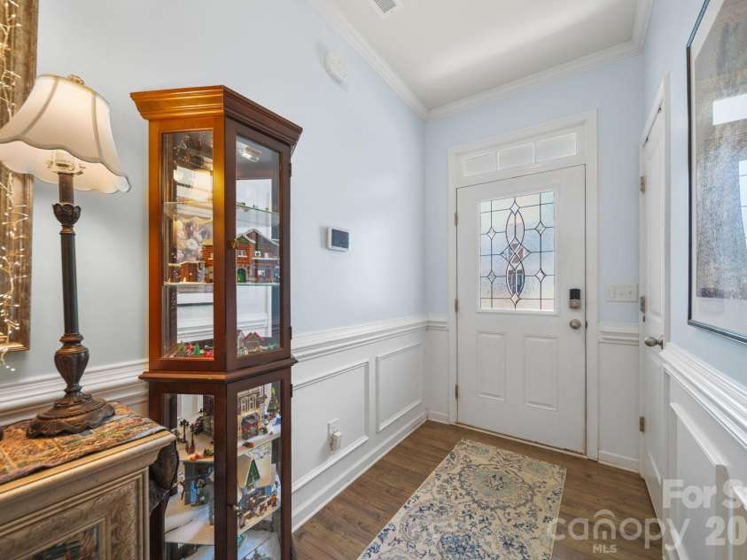 2228 Apple Glen Lane, Charlotte, NC 28269.  MLS# CAR4376737, YatesRealty ID 19748. 