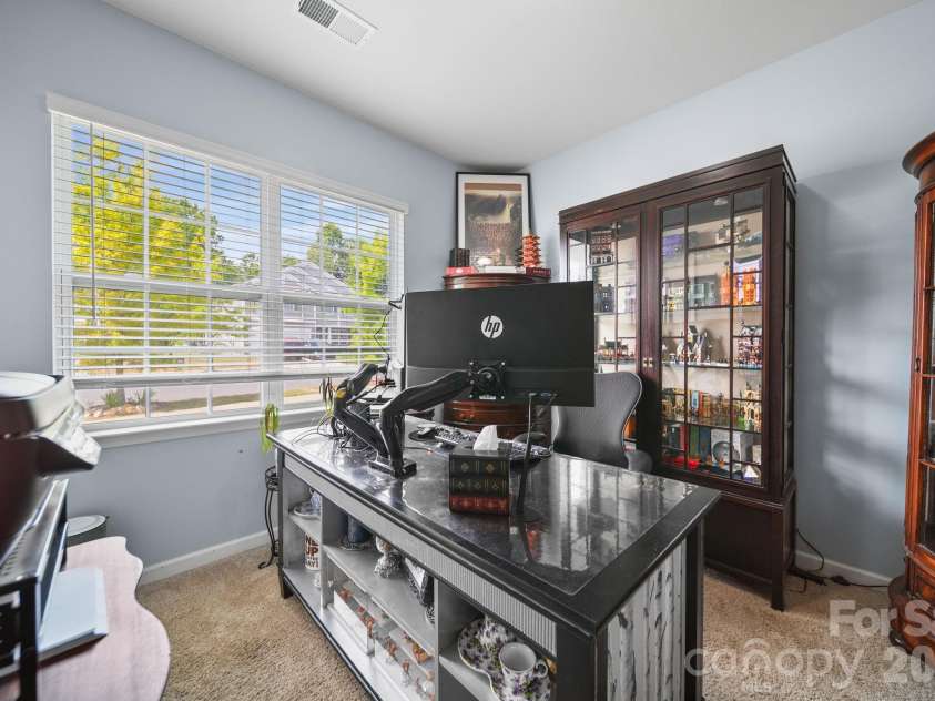 2228 Apple Glen Lane, Charlotte, NC 28269.  MLS# CAR4376737, YatesRealty ID 19748. 